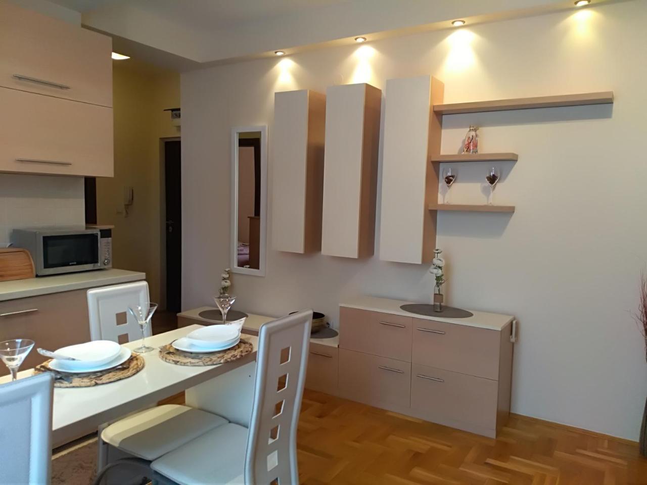Appartement Lux REGINA à Voždivac Extérieur photo