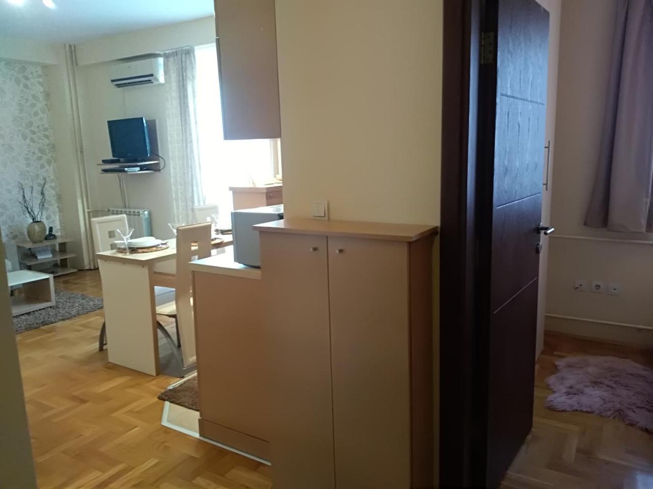 Appartement Lux REGINA à Voždivac Extérieur photo